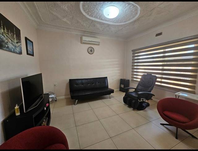 3 BEDROOM HOUSE FOR SALE IN MAYFAIR WEST